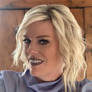 Meet your Posher, Jenn